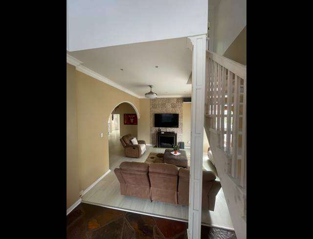 6 BEDROOM HOUSE TO LET IN GLENWOOD